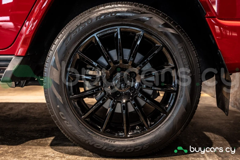 Mercedes G-class Red