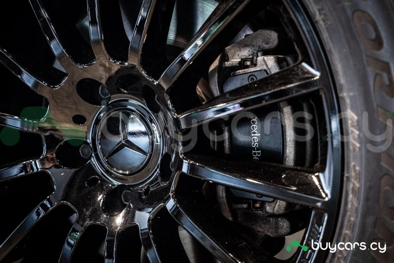 Mercedes G-class Red