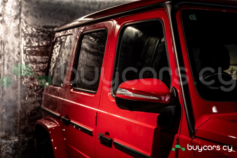 Mercedes G-class Red