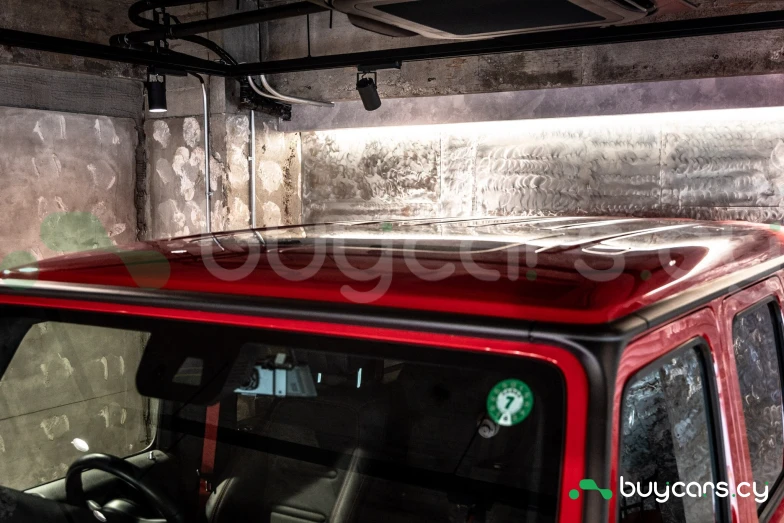Mercedes G-class Red