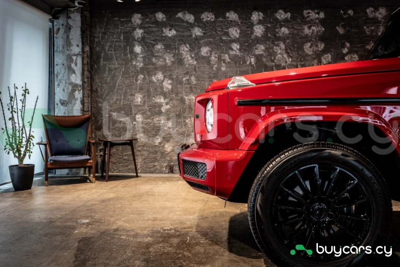 Mercedes G-class Red