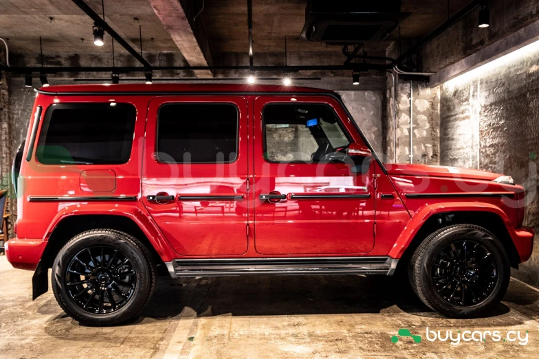 Mercedes G-class Red