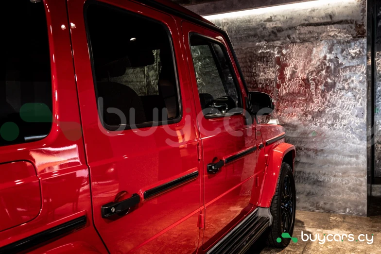 Mercedes G-class Red