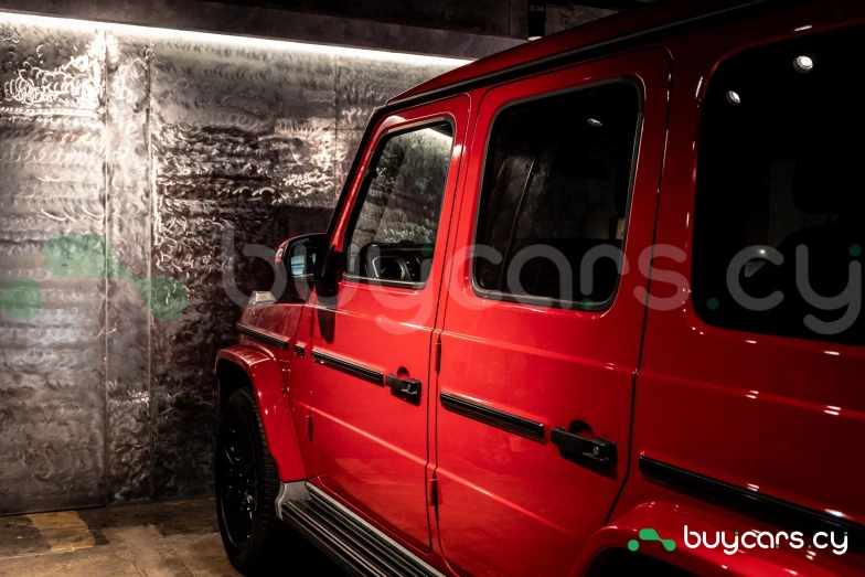 Mercedes G-class Red