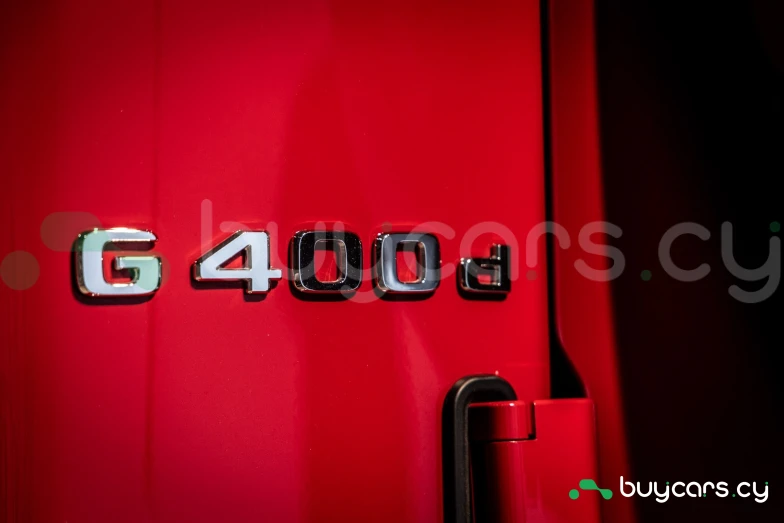 Mercedes G-class Red