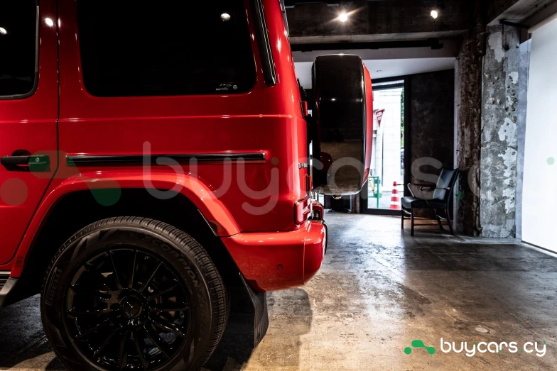 Mercedes G-class Red