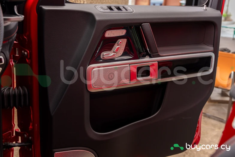 Mercedes G-class Red