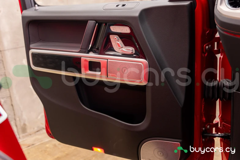 Mercedes G-class Red