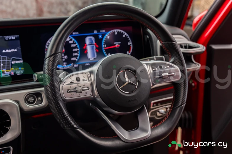 Mercedes G-class Red