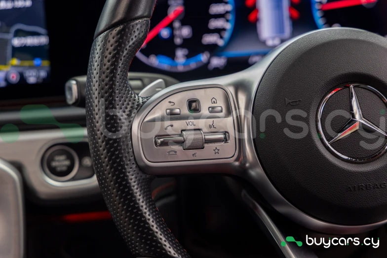 Mercedes G-class Red