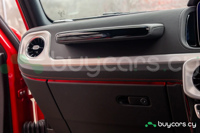 Mercedes G-class Red