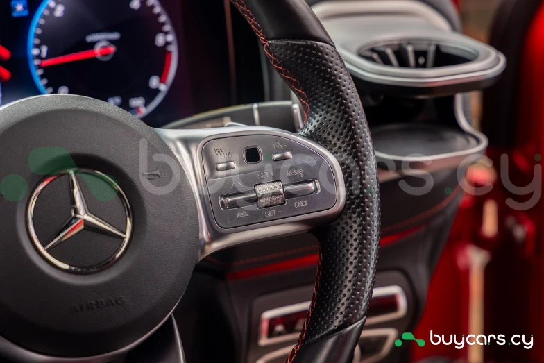 Mercedes G-class Red