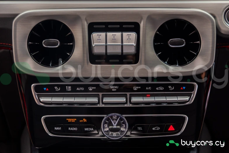 Mercedes G-class Red