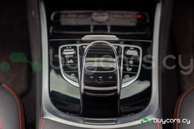 Mercedes G-class Red