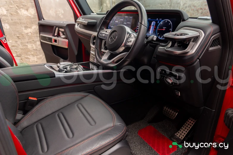 Mercedes G-class Red