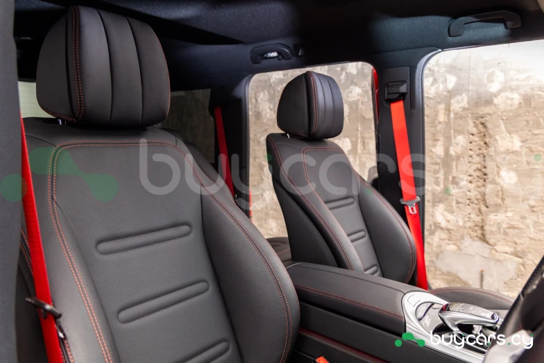 Mercedes G-class Red