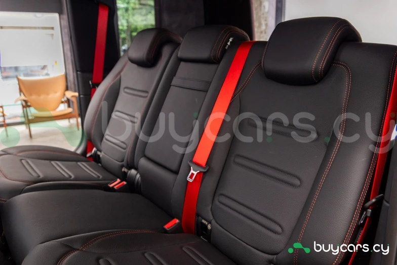 Mercedes G-class Red