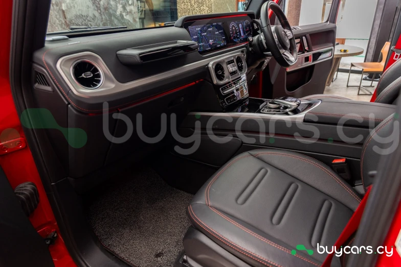 Mercedes G-class Red