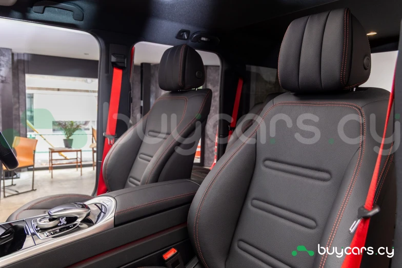 Mercedes G-class Red