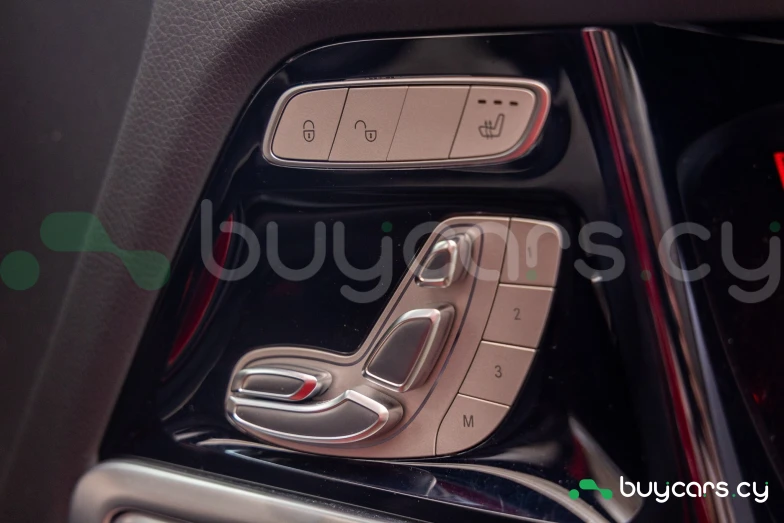 Mercedes G-class Red