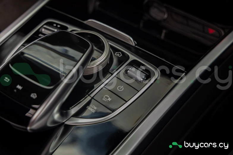 Mercedes G-class Red