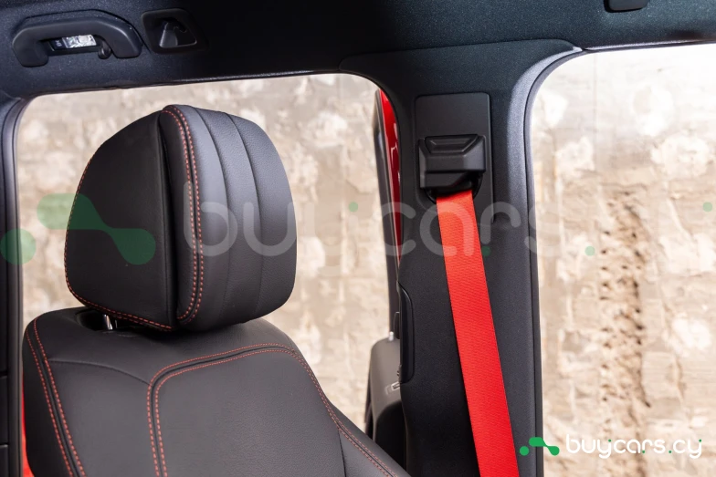 Mercedes G-class Red