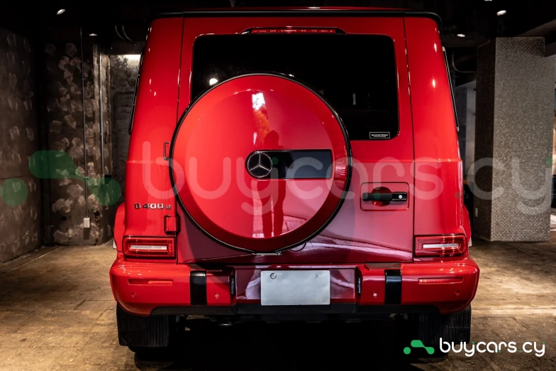 Mercedes G-class Red