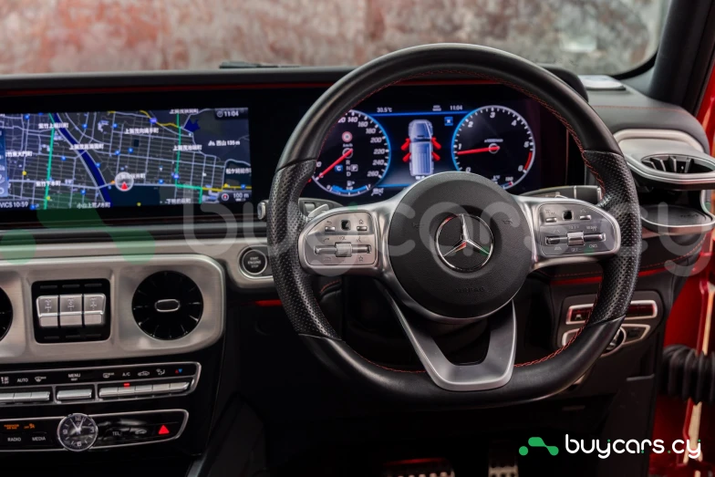 Mercedes G-class Red