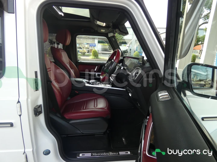 Mercedes G-class Белый