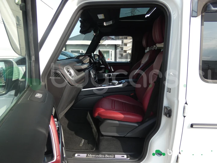 Mercedes G-class Белый