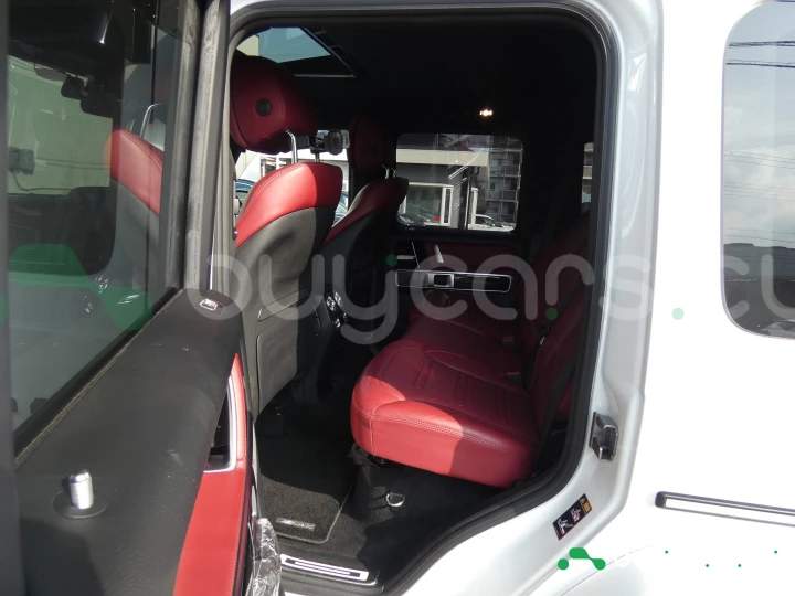 Mercedes G-class Белый