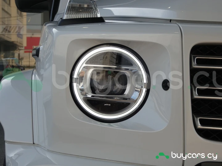 Mercedes G-class Белый