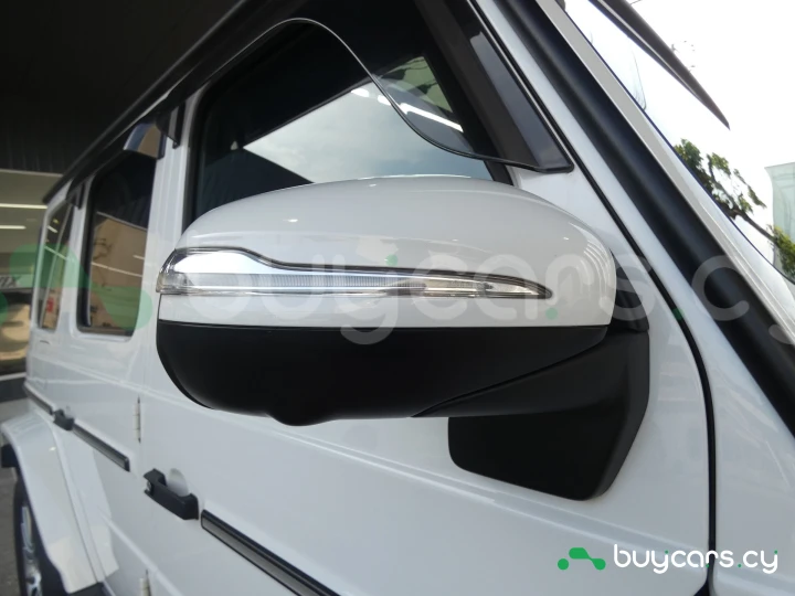 Mercedes G-class Белый
