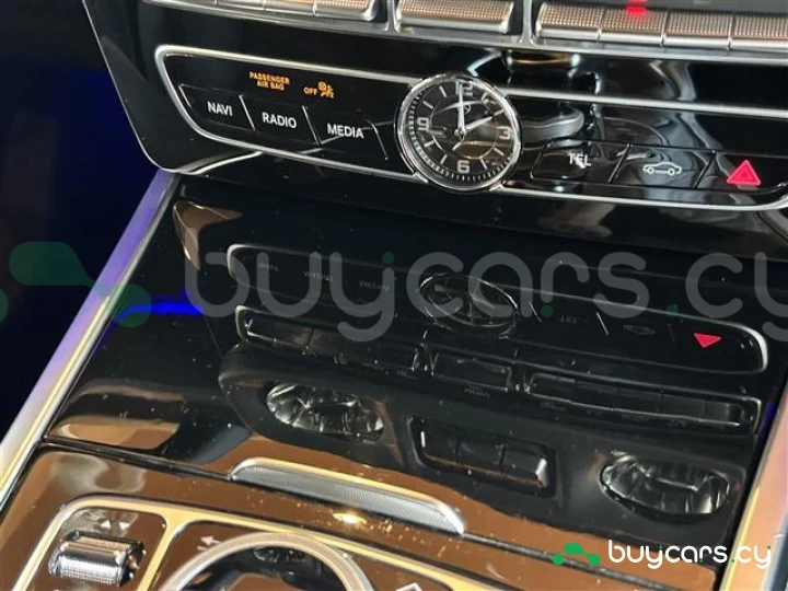 Mercedes G-class Black