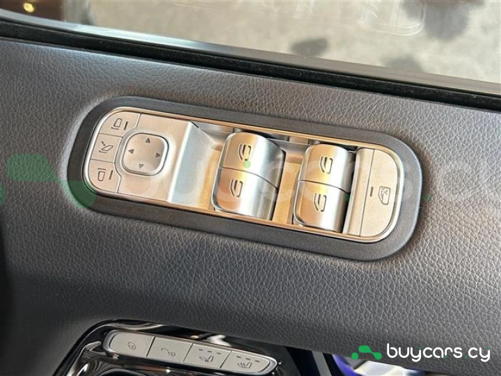 Mercedes G-class Black