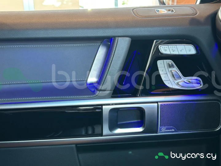 Mercedes G-class Black