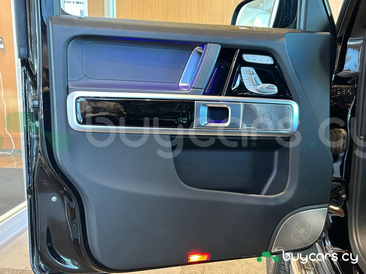 Mercedes G-class Black