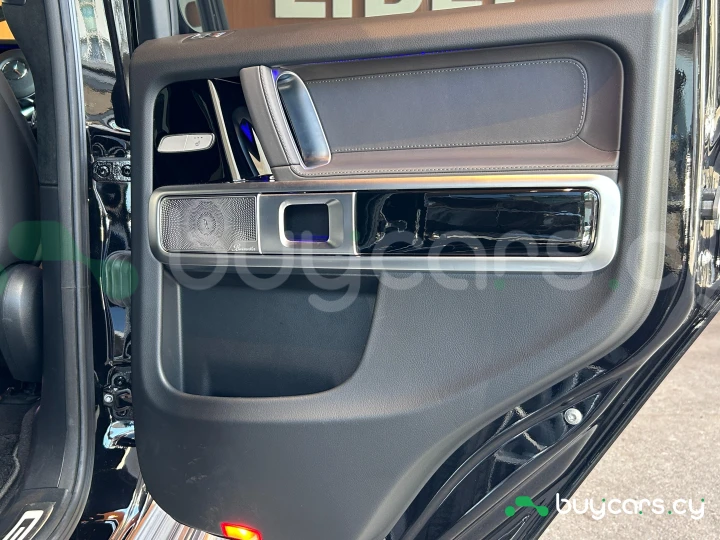 Mercedes G-class Black