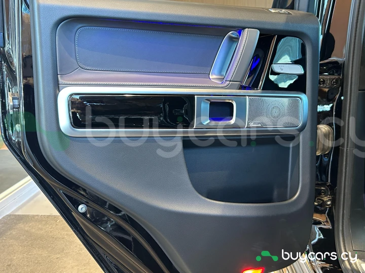 Mercedes G-class Black