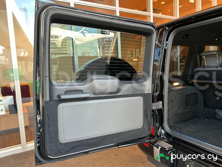 Mercedes G-class Black