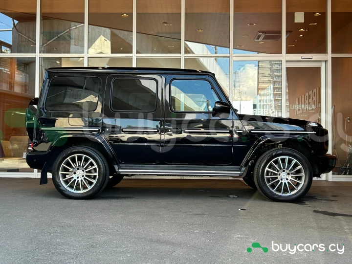 Mercedes G-class Black