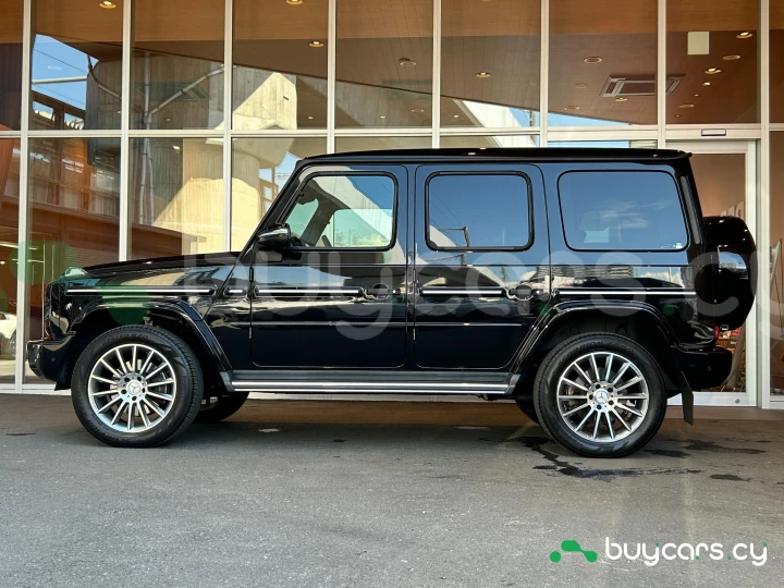 Mercedes G-class Black