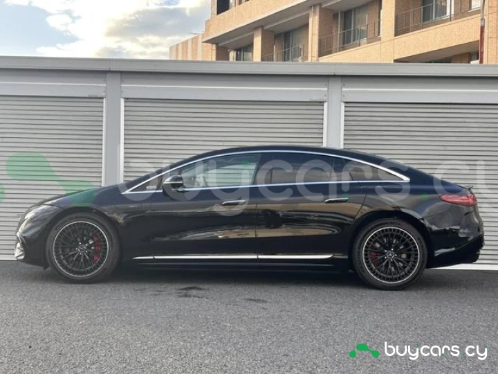 Mercedes EQS Черный