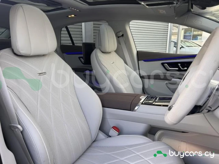 Mercedes EQS Черный