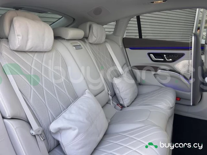 Mercedes EQS Черный