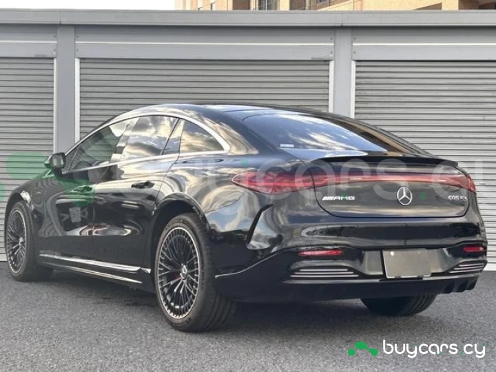 Mercedes EQS Черный