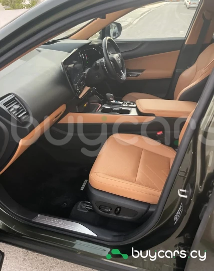 Lexus NX Зеленый