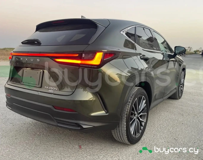 Lexus NX Зеленый