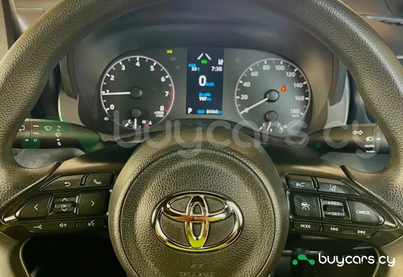 Toyota Yaris Серый