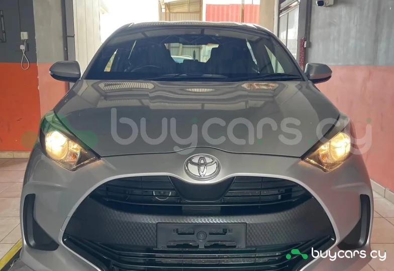Toyota Yaris Серый